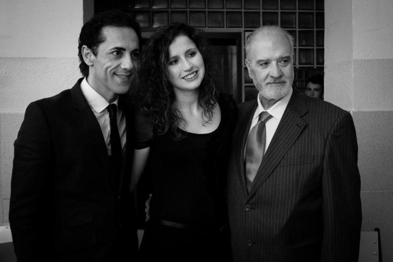 946261_381412318638590_816292909_n